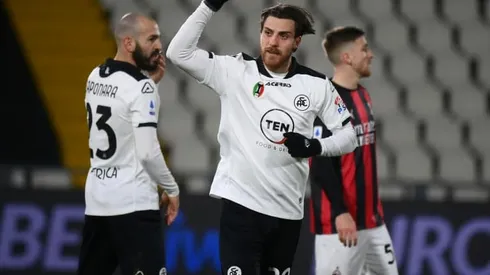 Spezia teach Milan a 'lesson' to give Inter chance at top spot