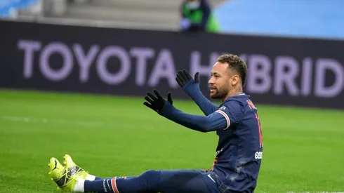 Injured Neymar out of PSG's Champions League clash with Barcelona