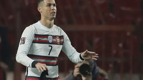 Ronaldo's castaway armband to be auctioned to help suffering baby