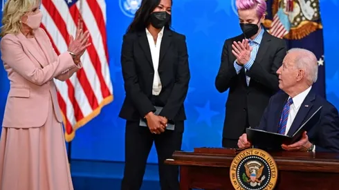 US soccer hero Rapinoe brings equal pay push to W.House, Congress