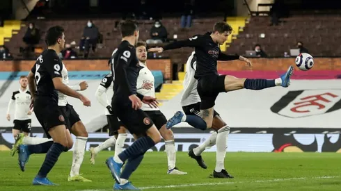 Man City extend Premier League lead, Chelsea stumble in Champions League chase