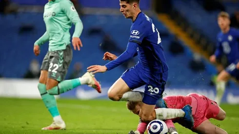 Chelsea cruise, West Ham win as top four race hots up