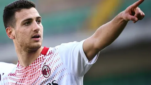 Milan close gap on Inter in Serie A