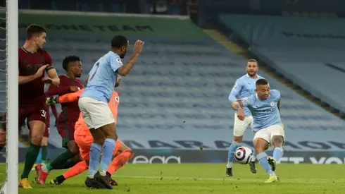 Man City equal unbeaten record in 4-1 Wolves demolition