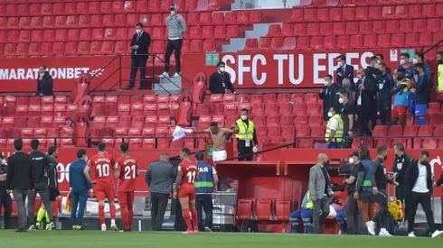 Sevilla and Granada have to restart after referee calls time early