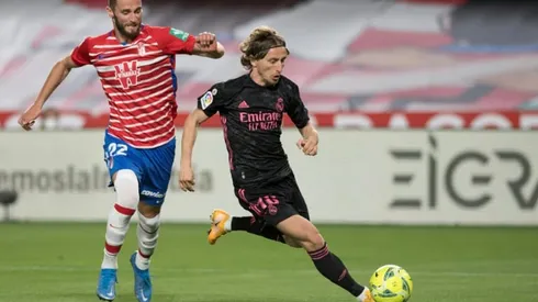 Modric signs new Real deal until end of next season