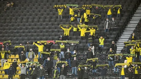 Berlin lifts virus curbs for football fans to return to stadium