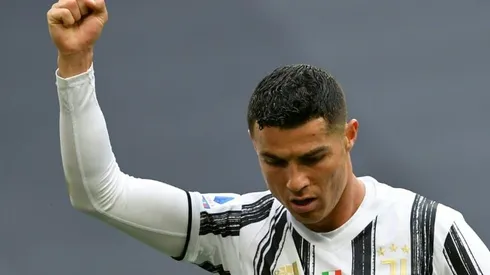 Ten-man Juve win Inter thriller to keep Champions League hopes alive