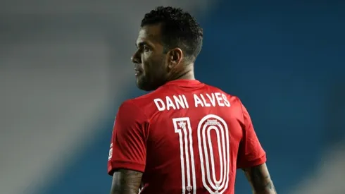 Dani Alves rejoins Brazil for World Cup qualifiers
