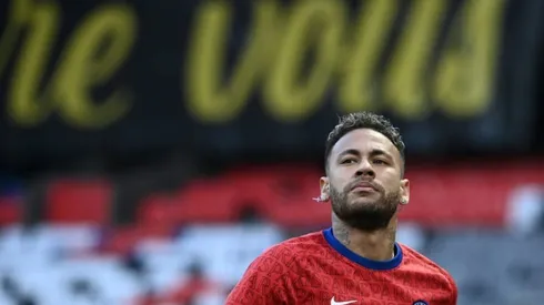 Neymar extends PSG contract to 2025