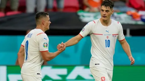 Czechs pick holes in Dutch defense at Euro 2020