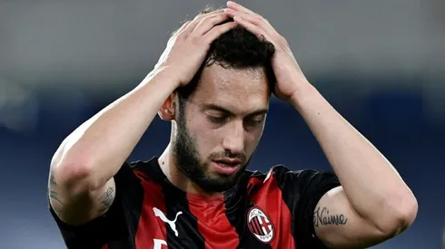 Calhanoglu completes short move across Milan to Inter