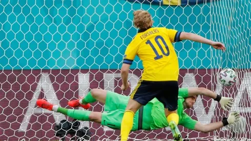 Forsberg penalty puts Sweden on brink of Euro 2020 last 16