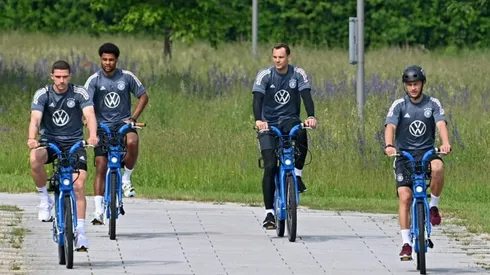 Hofmann, Klostermann miss Germany training, Gnabry returns