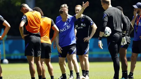 Dutch eye last-16 spot amid ongoing debate over playing style