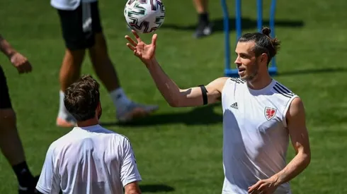 Wales set for hostile crowd as Italy eye Euro 2020 knockouts