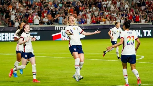 Mewis on target as US extend unbeaten streak