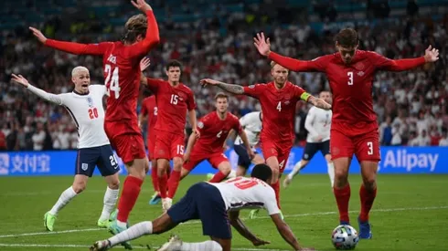 Sterling defends dubious penalty award in England semi-final win