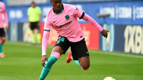Leeds sign Junior Firpo from Barcelona