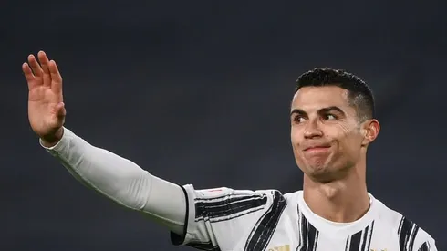 Man Utd make bid to sign 'legend' Ronaldo from Juventus: source