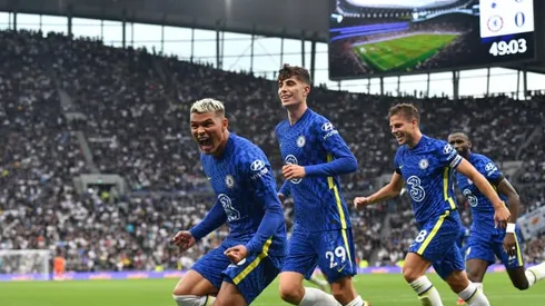 Chelsea outclass Spurs as stars pay tribute to Greaves