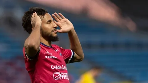 Subs steal show from Aubameyang and Salah in dramatic draw