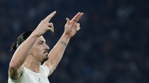 Ibrahimovic landmark keeps 10-man Milan in touch with Napoli