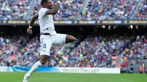 Madrid beat struggling Barcelona but Sociedad stay top