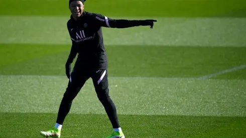 Mbappe takes center stage for PSG in absence of Messi