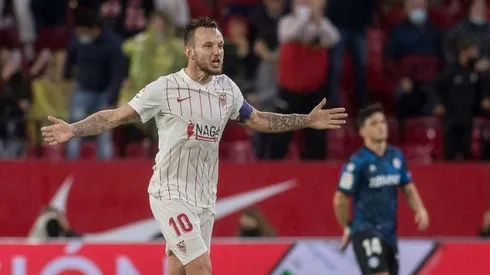 Sevilla held by Alaves despite late Rakitic strike