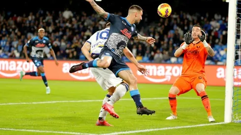 Napoli leave top spot open for Milan on derby night
