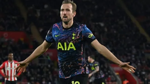 Spurs held by 10-man Saints as West Ham sink Watford
