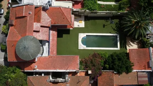 Big-ticket items go unsold in auction of Maradona assets