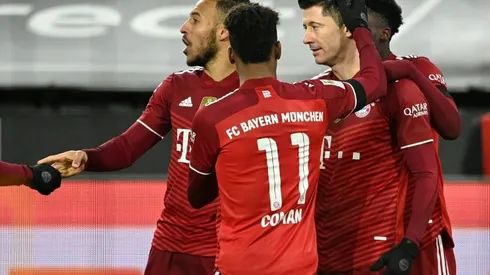 Lewandowski nets double as Bayern down Dortmund to go four points clear