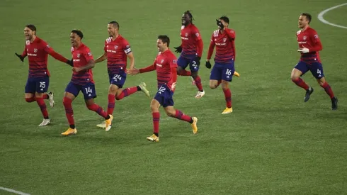 Former Valencia, US assistant Estevez named Dallas coach