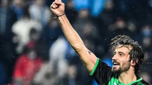 Leaders Napoli collapse at Sassuolo to allow Milan rivals to close gap