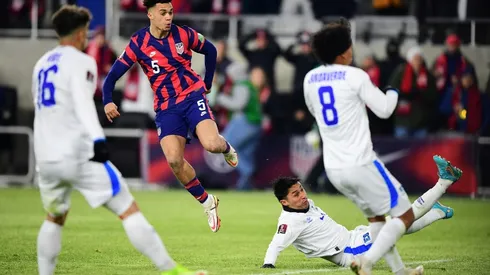 US, Canada win to lead CONCACAF World Cup race