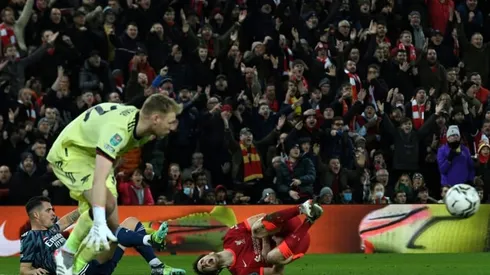 Toothless Liverpool held by 10-man Arsenal in League Cup semi