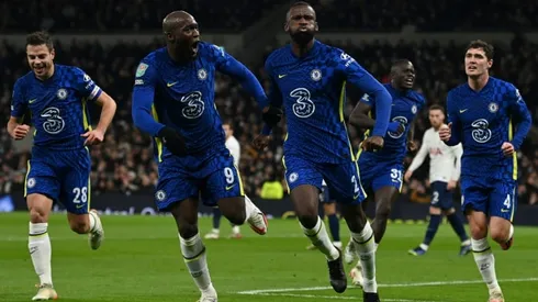 Chelsea sink Spurs to reach League Cup final
