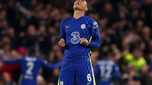 Thiago Silva extends Chelsea contract to 2023