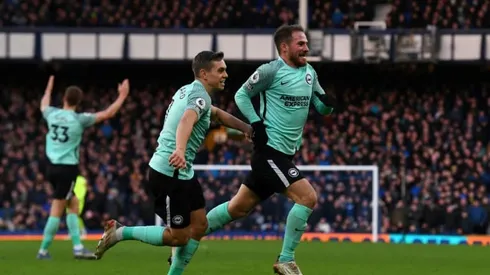 Everton crash to pile pressure on Benitez, Chelsea axe Lukaku