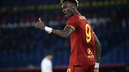 Last-gasp Abraham saves Roma against 10-man Spezia