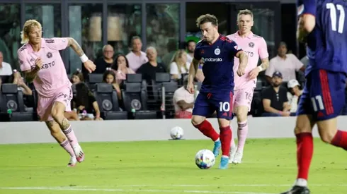 Vela treble sparks LA, Charlotte struggle