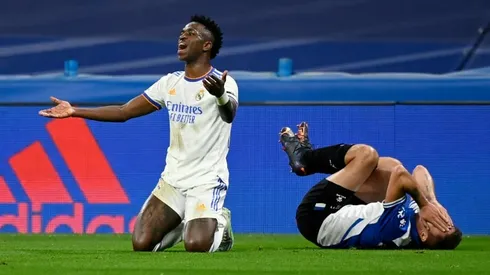 Lack of pressure allows stumbling Real Madrid to stay in charge in La Liga