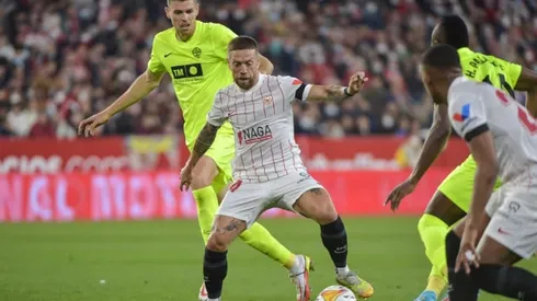 Gomez inspires Sevilla win to keep pressure on Real Madrid