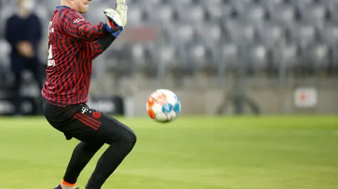 Neuer ruled out for 'weeks' after knee surgery