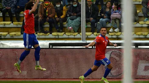 Sanchez stars to relaunch Chile's World Cup hopes