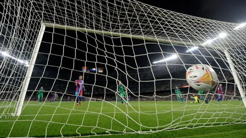 Torres scores twice as Barca thrash Osasuna, Sevilla slip again