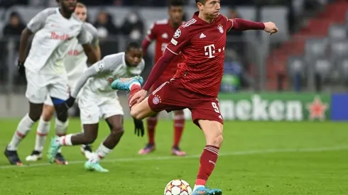 Bayern reach last eight as Lewandowski hat-trick sinks Salzburg