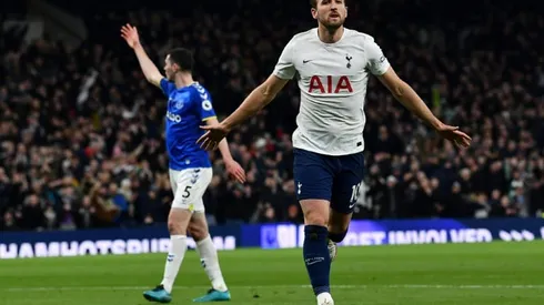 Spurs crush struggling Everton to boost top four bid
